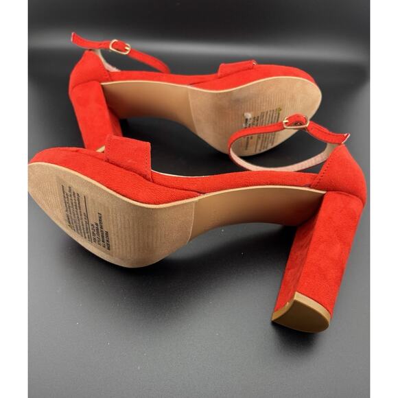 Forever Red Faux Suede Block Heel Sandals Size 7.5 NIB - Picture 5 of 5